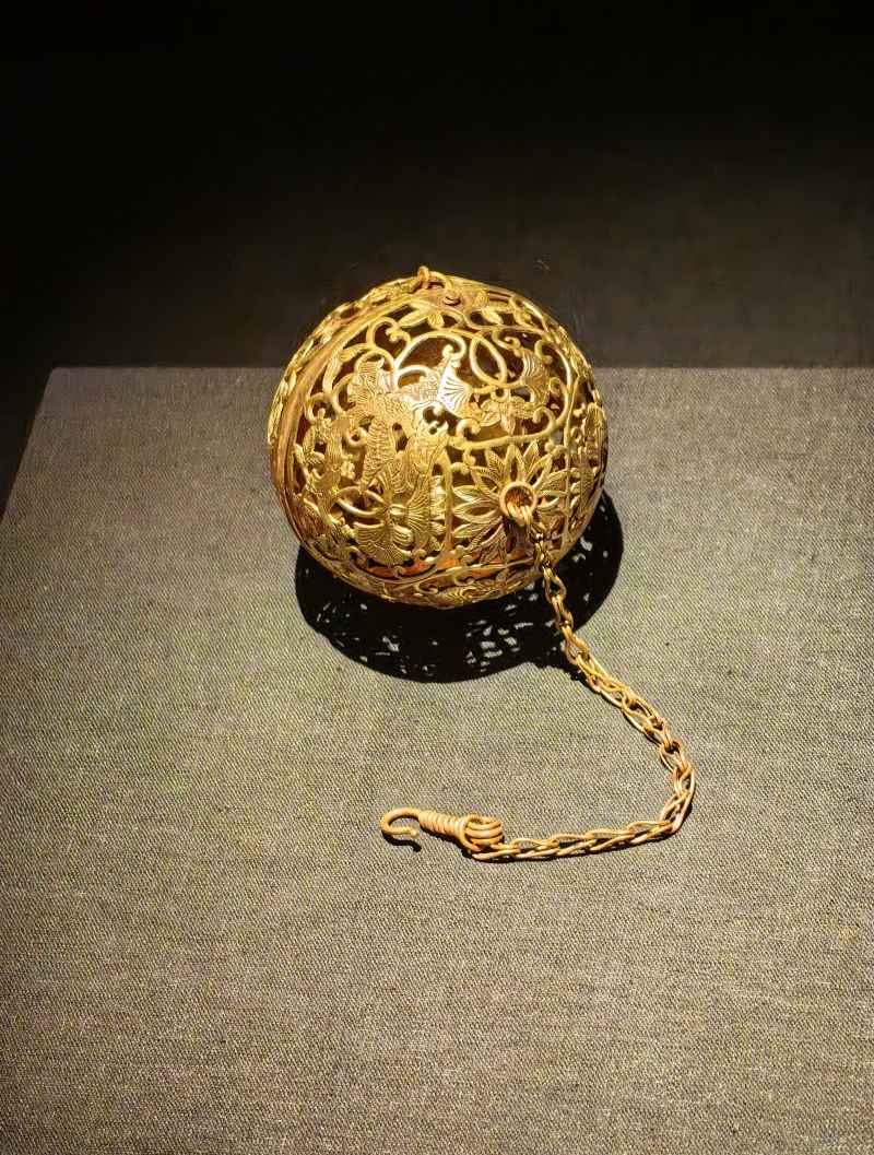 花鸟纹金香囊
