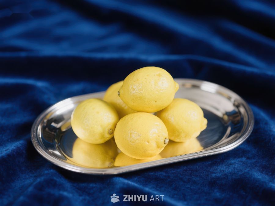 银盘上的新鲜柠檬 814