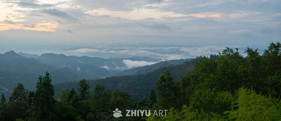 云海山峦晨曦图