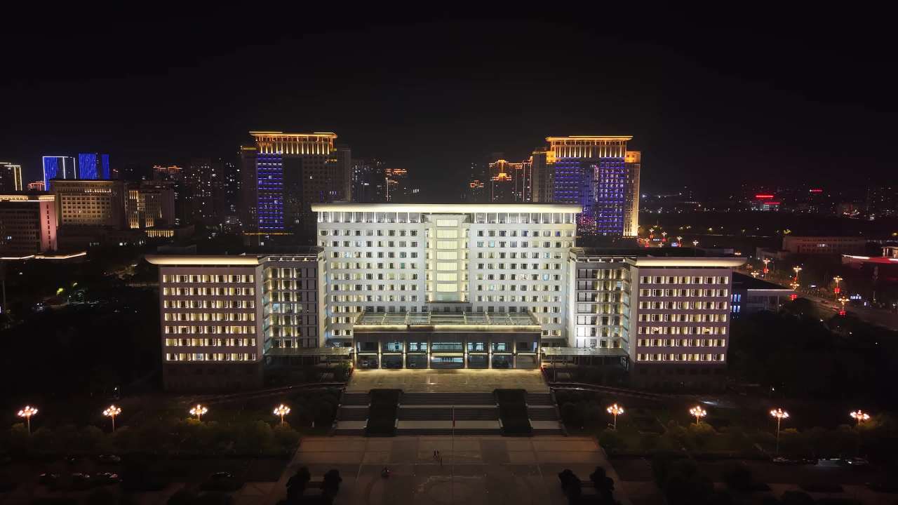 灯火辉煌的城市夜景