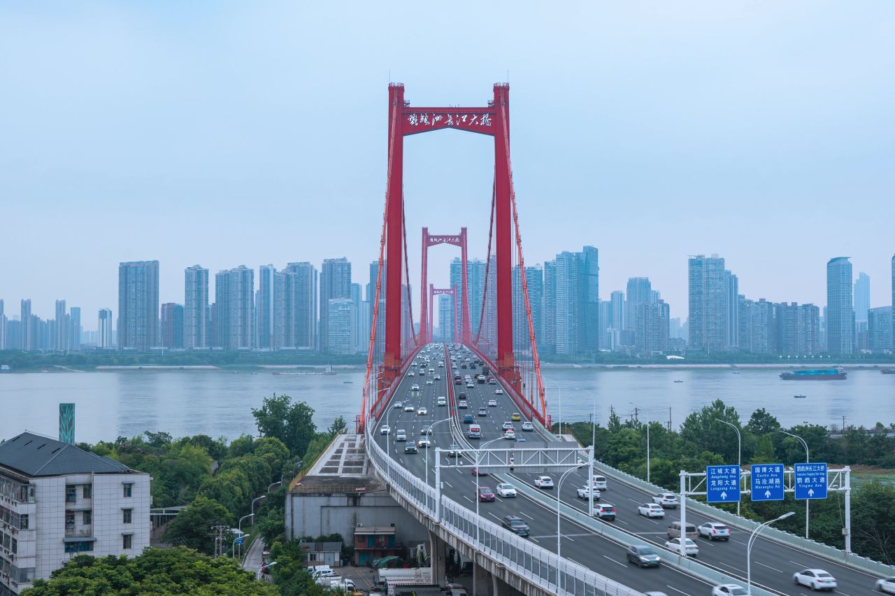 鹦鹉洲长江大桥阴天车流延时