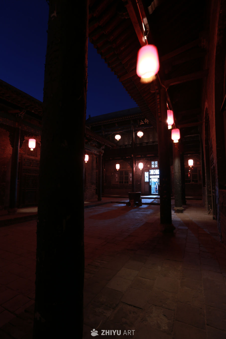 夜色中的古院
