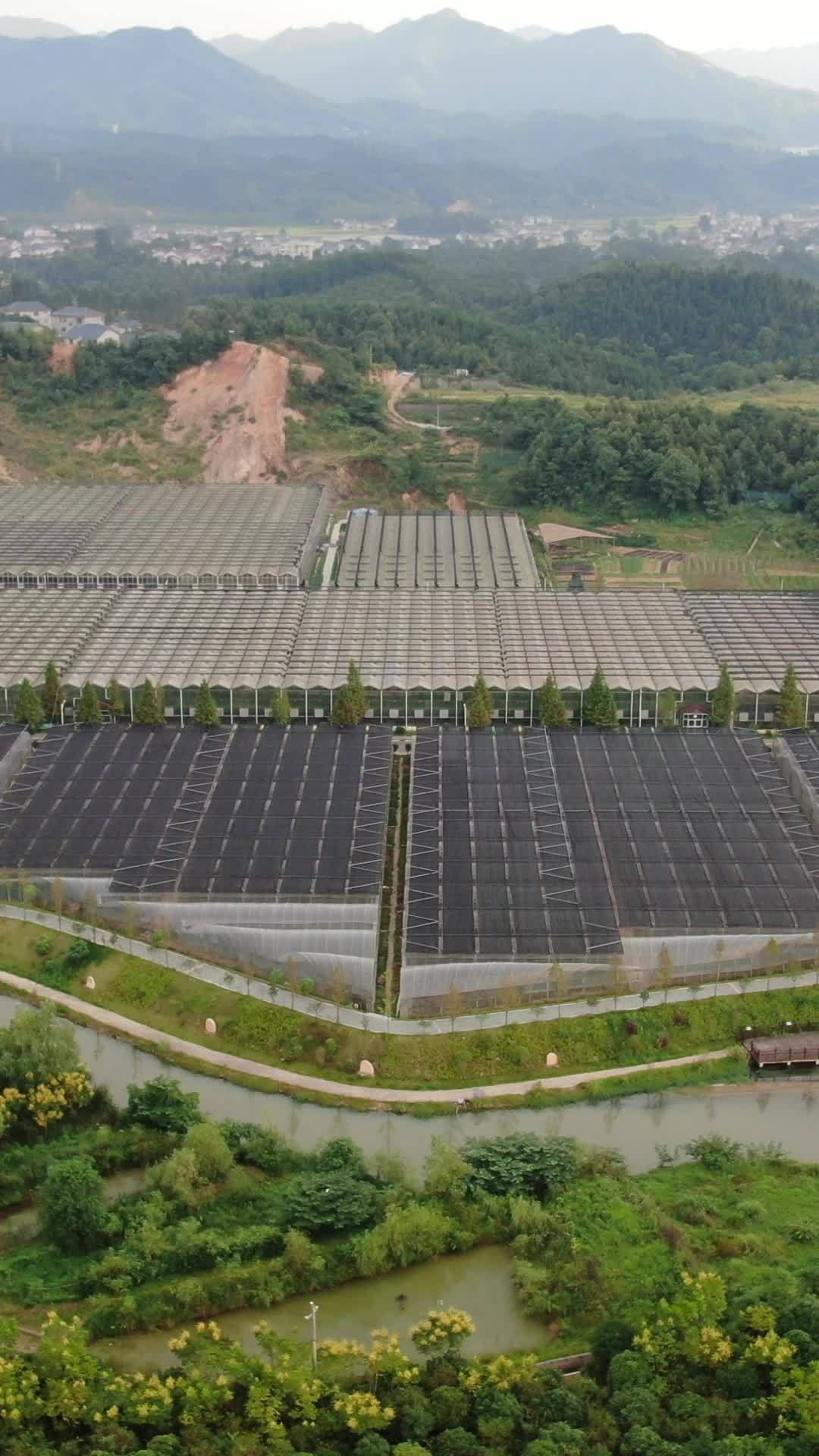 山间太阳能电站
