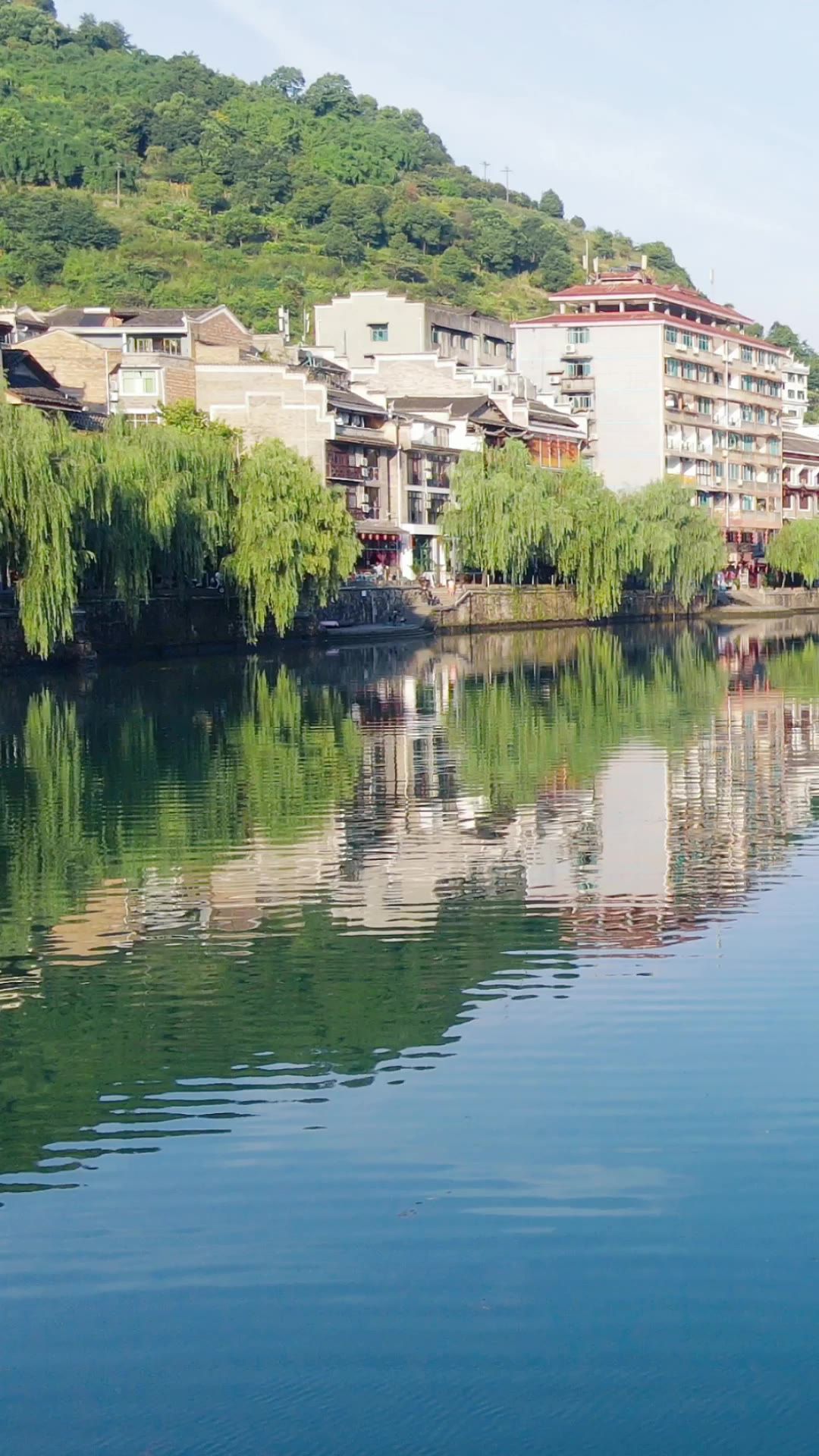 旅游景区贵州镇远古镇侗族特色建筑竖屏航拍