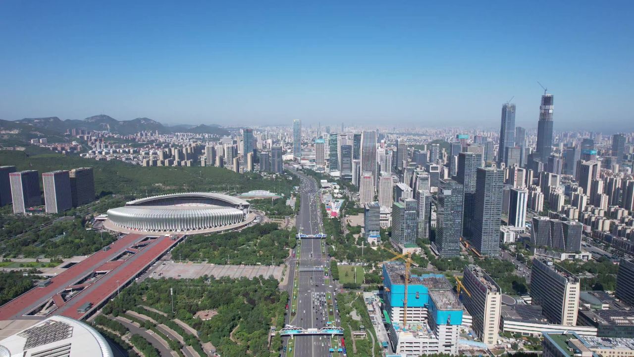 山东济南奥体中心经十路交通航拍  