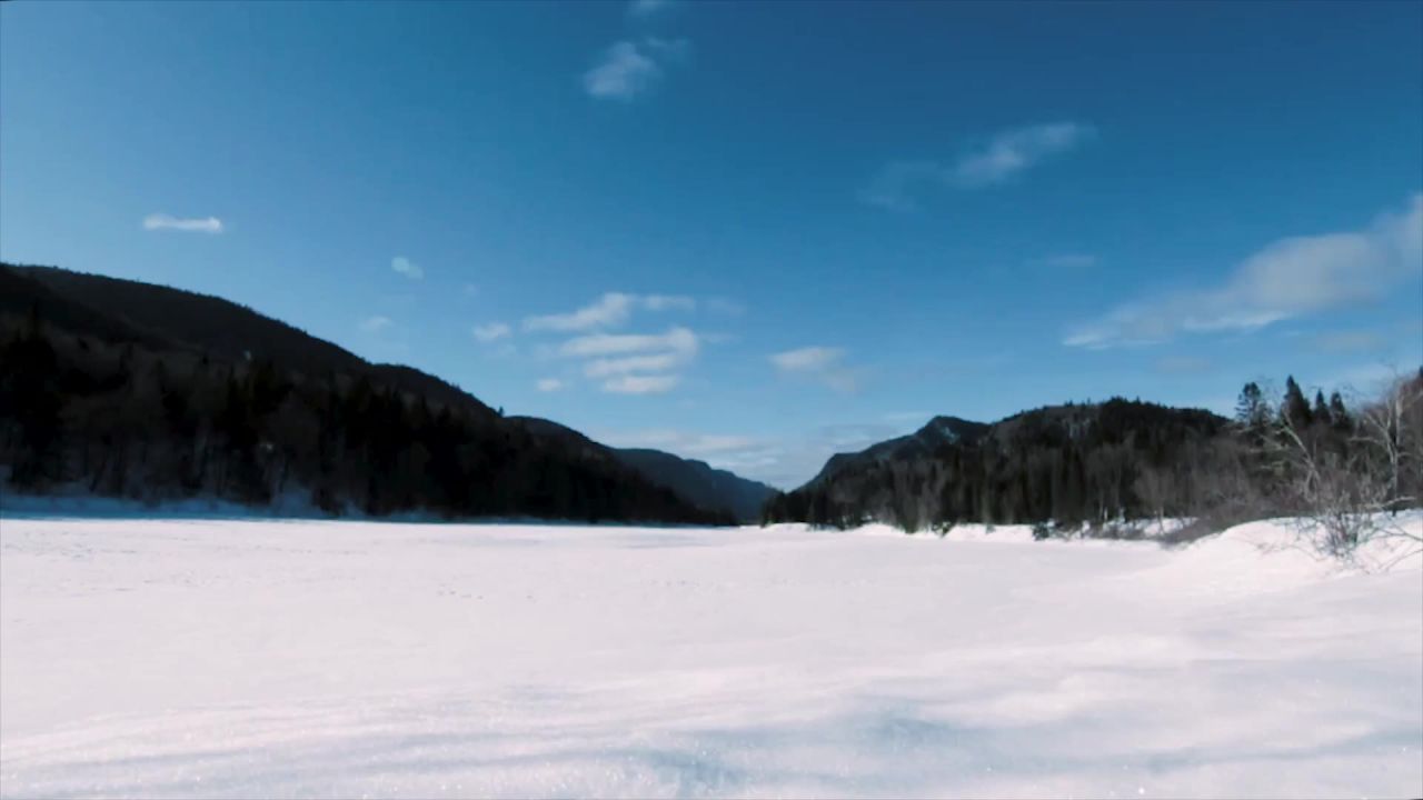 冬天湖河冻结