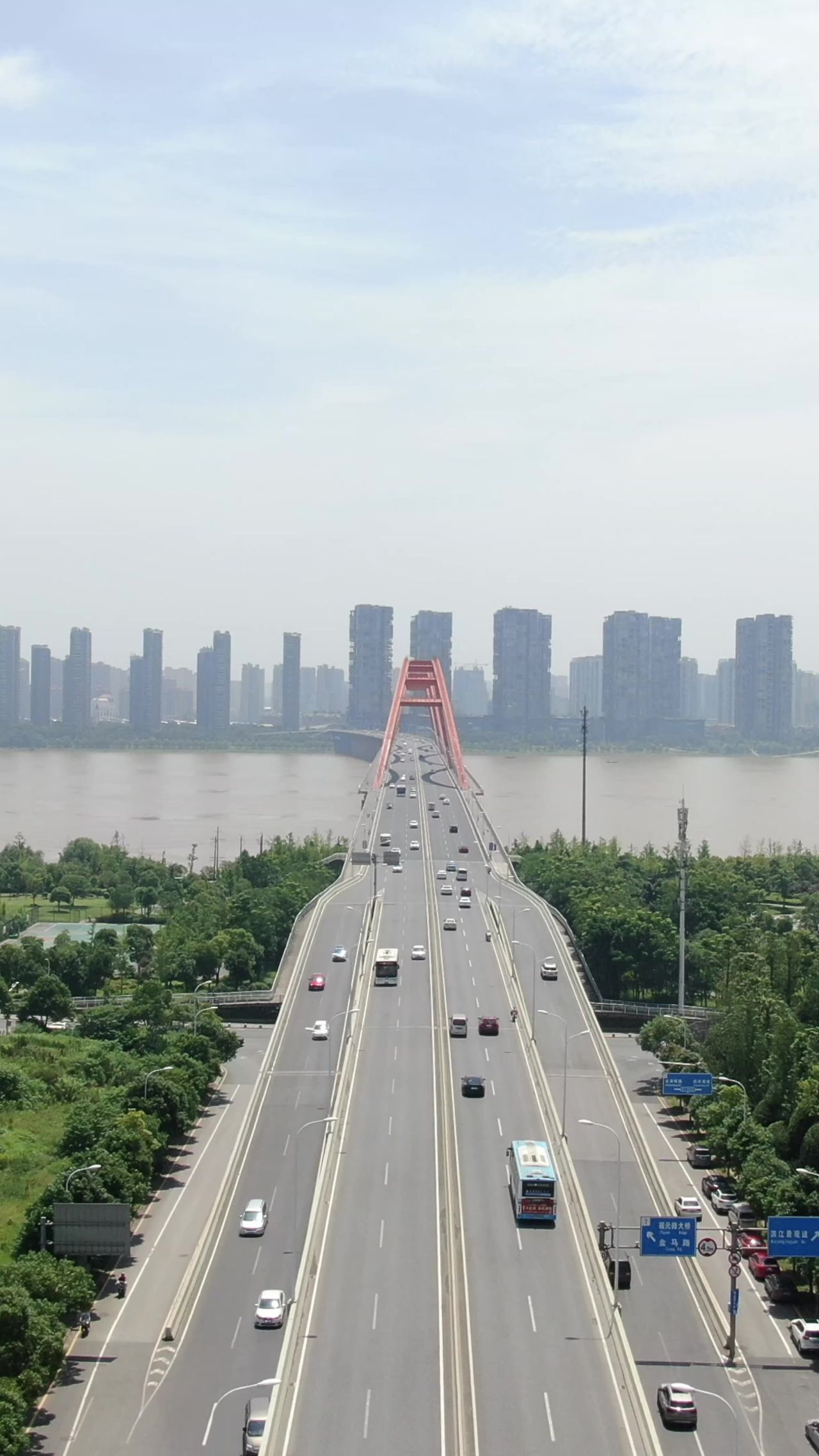 城市航拍湖南长沙福元路大桥竖屏