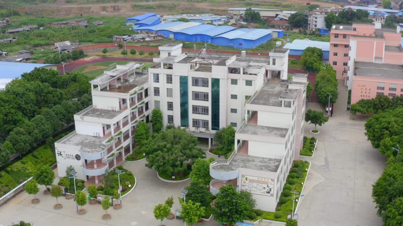 富宁县新华镇中心学校-10