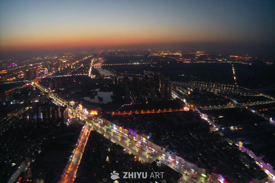 城市夜景与河流