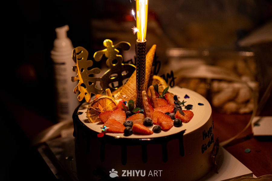 生日蛋糕上的火花