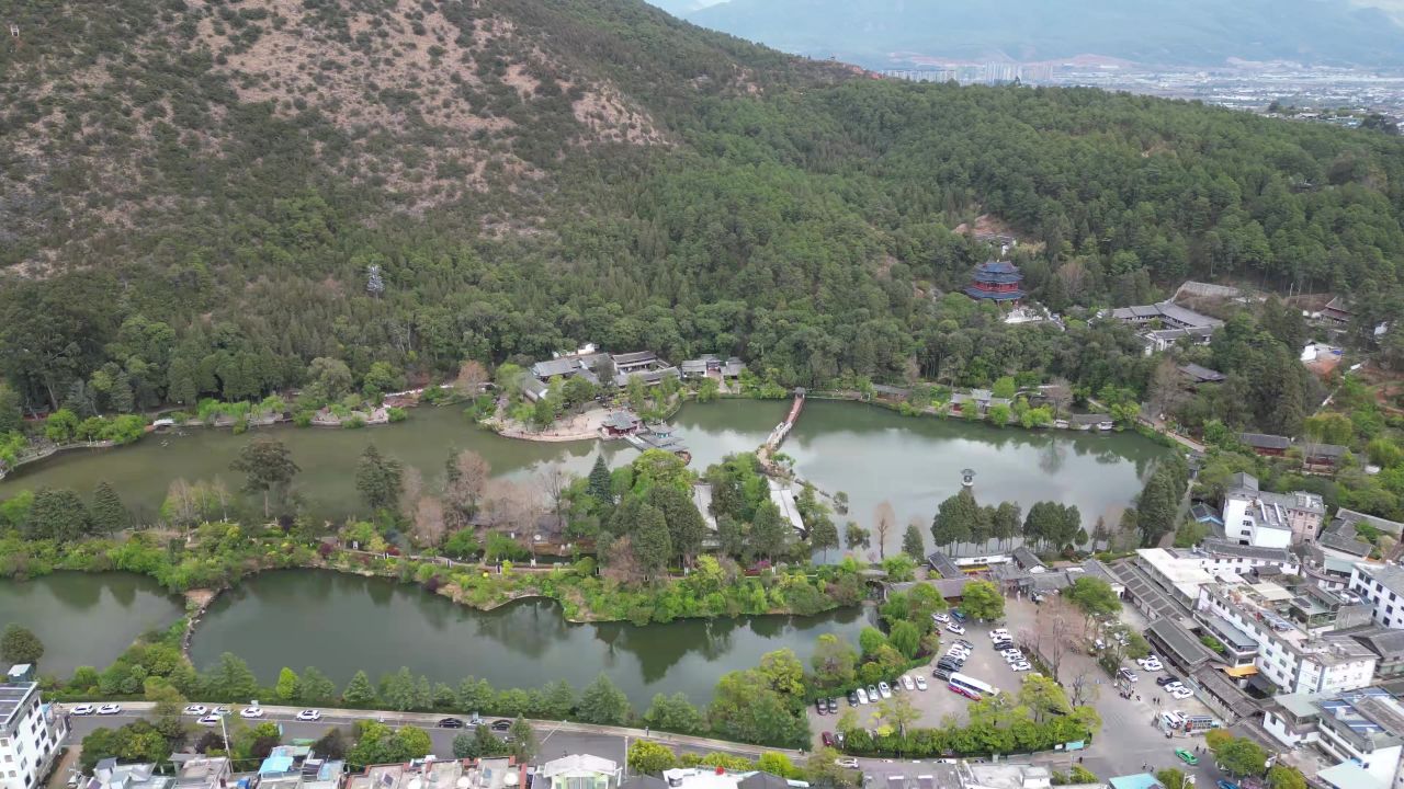 航拍云南丽江黑龙潭4A景区