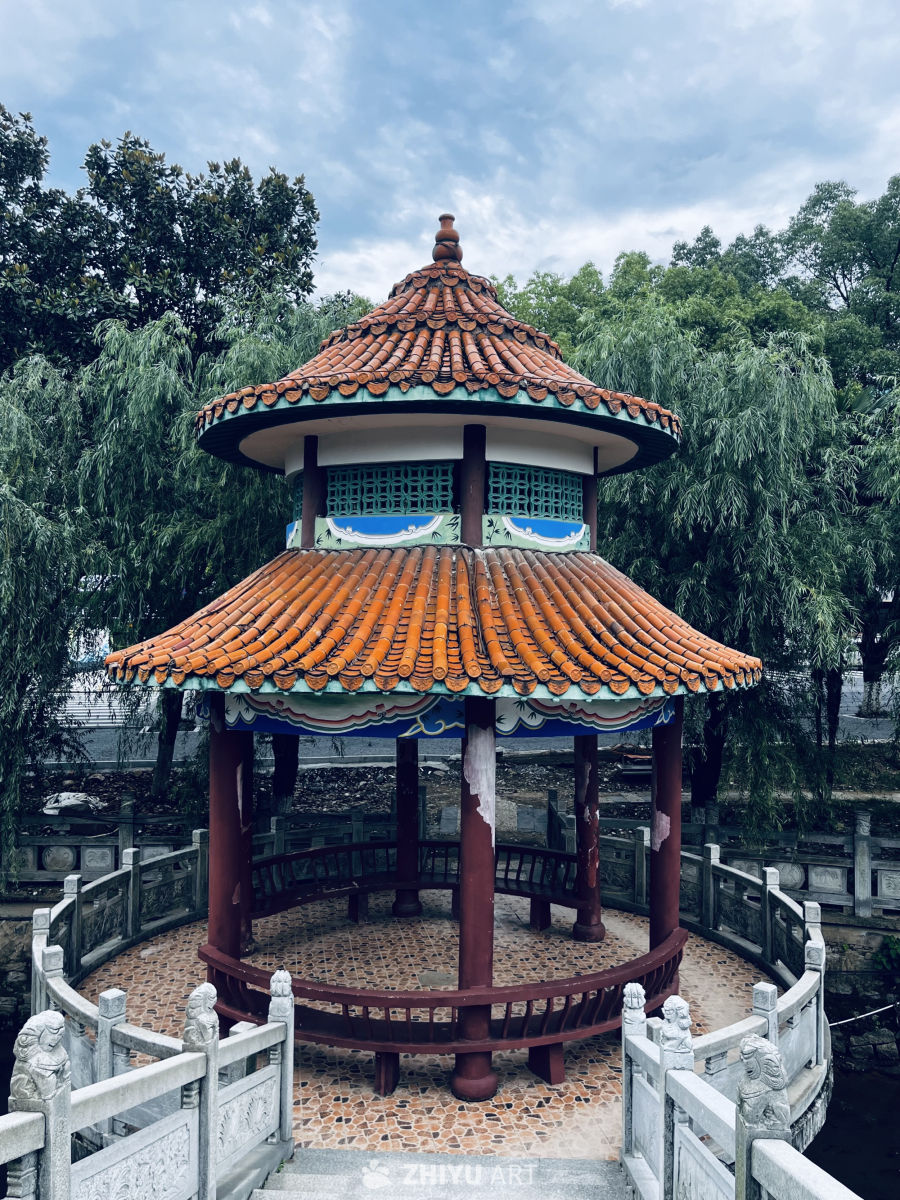 古典亭台与绿意盎然