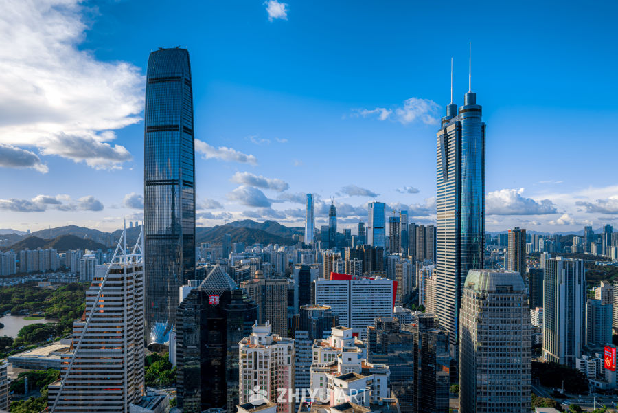 都市天际线：现代建筑群
