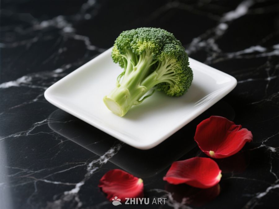 盘中西兰花与玫瑰花瓣 286