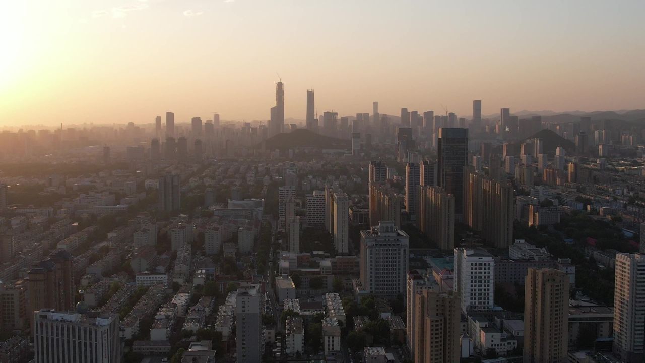 城市清晨迷雾高楼航拍 