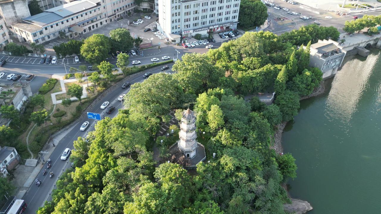  航拍江西上饶信江五桂塔