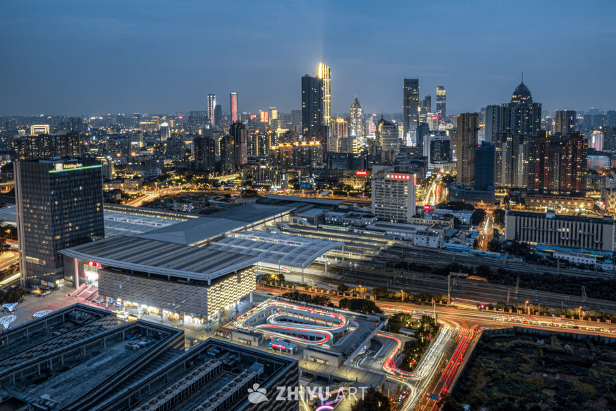 城市夜景：灯火辉煌的都市