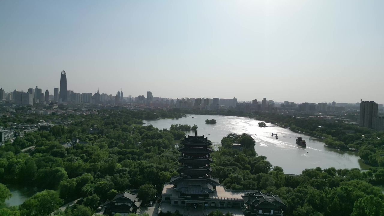 航拍山东济南大明湖景区