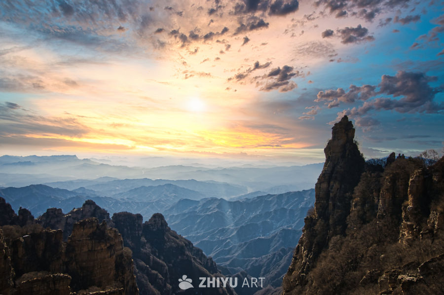 日出山脉壮丽景色