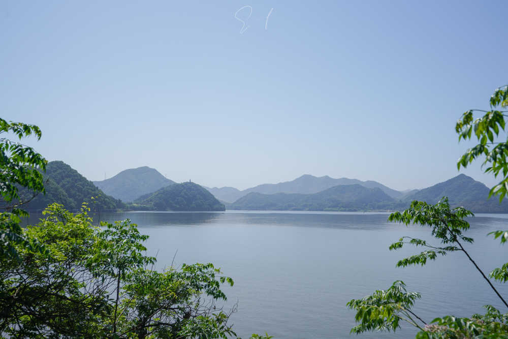 航拍杭州临安青山湖景区