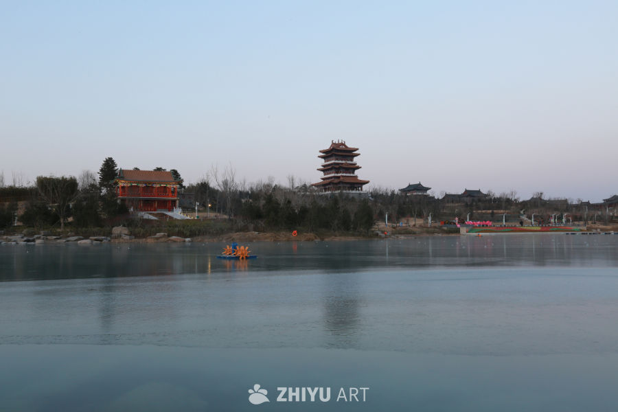 湖畔夕阳下的古韵