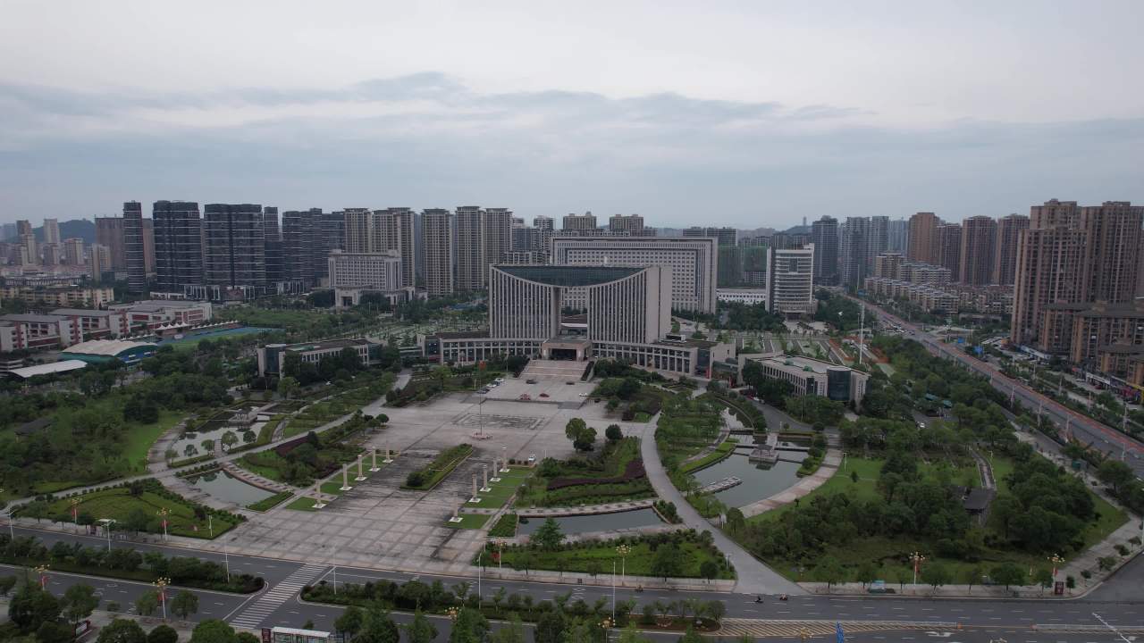 城市中心的和谐景象