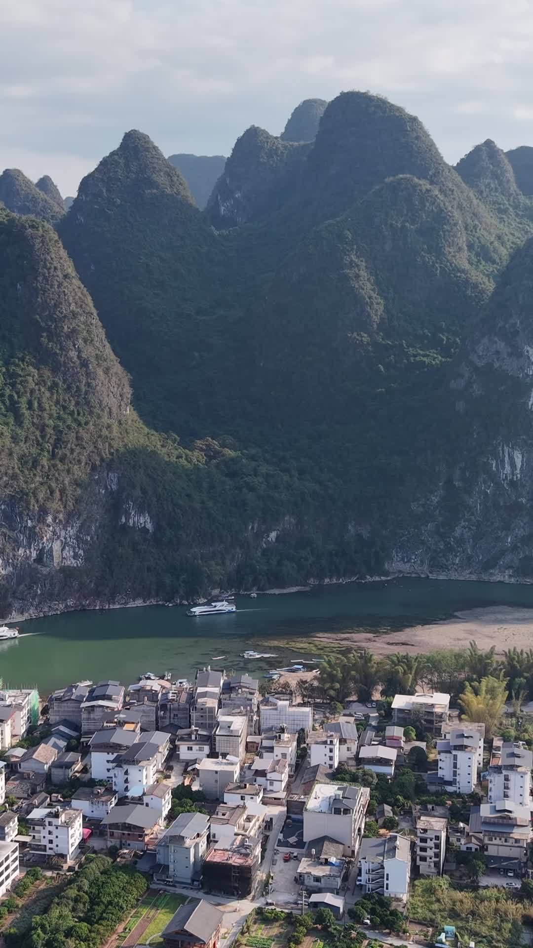 竖版航拍广西桂林阳朔兴坪山水风光漓江 (10)