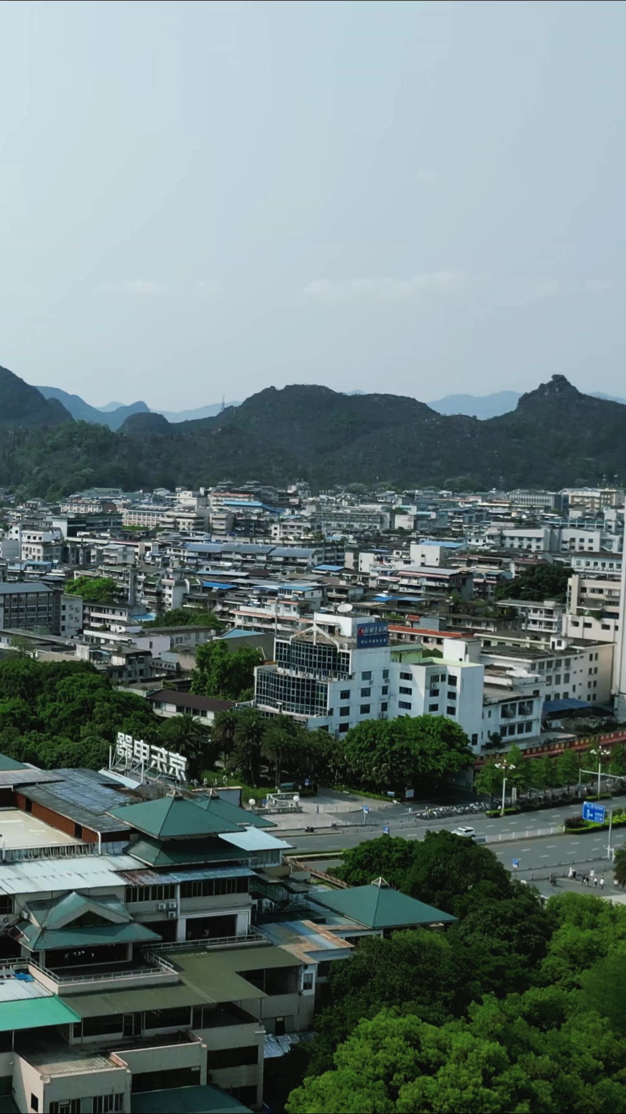 广西桂林城市风光漓江山水航拍竖屏 5
