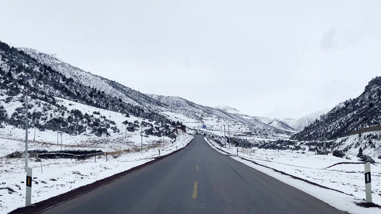 冰天雪地的川藏公路