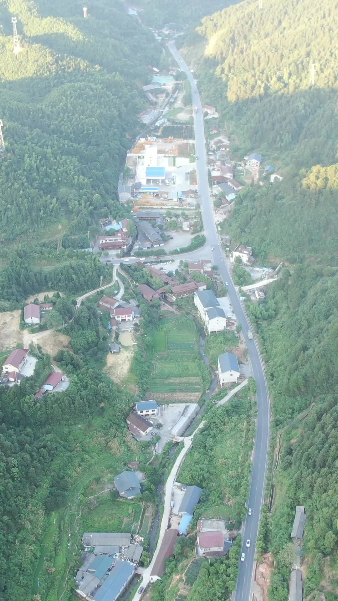 山间小村的宁静时光
