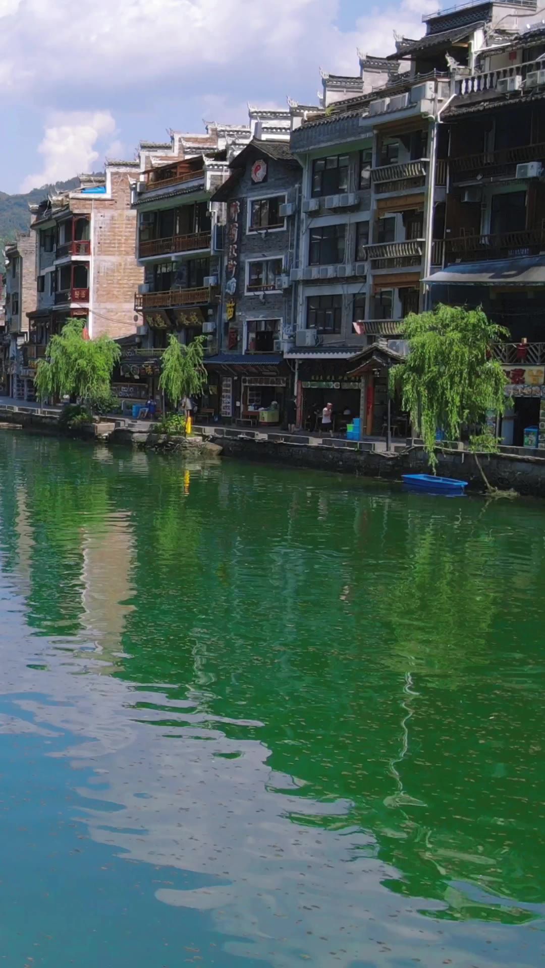 旅游景区贵州侗族特色建筑竖屏