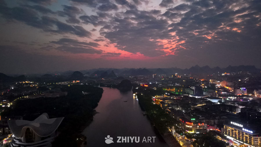 漓江夜色与城市灯火