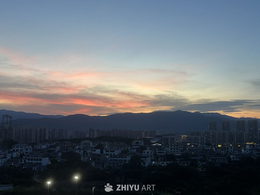 城市日落的宁静时光