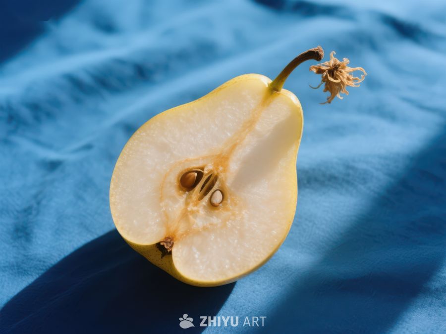 切开的梨子，展示内部结构 354