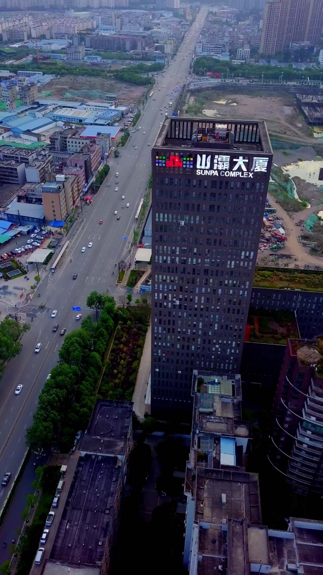 昆明山灞大厦航拍竖屏-2