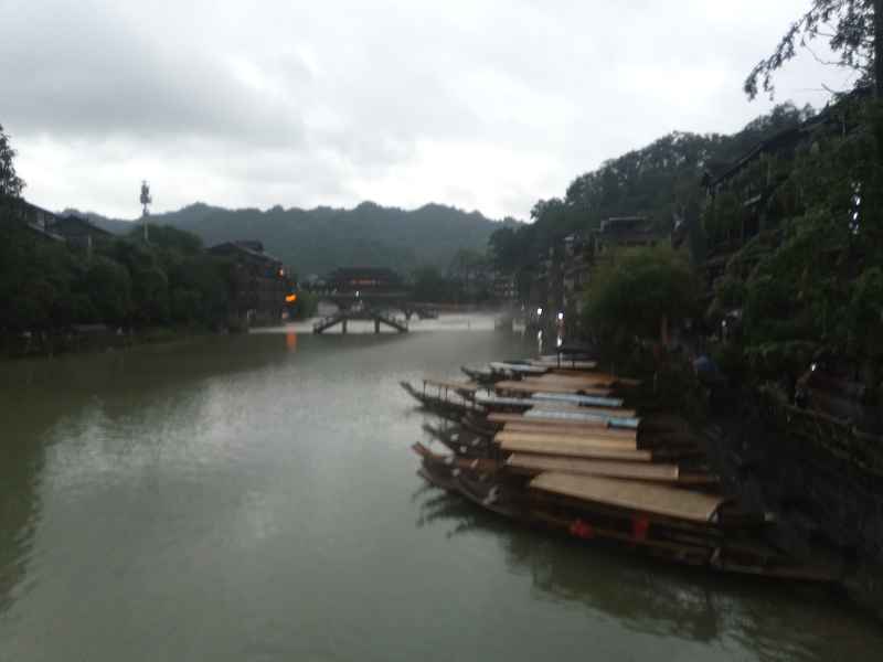 雨中凤凰城