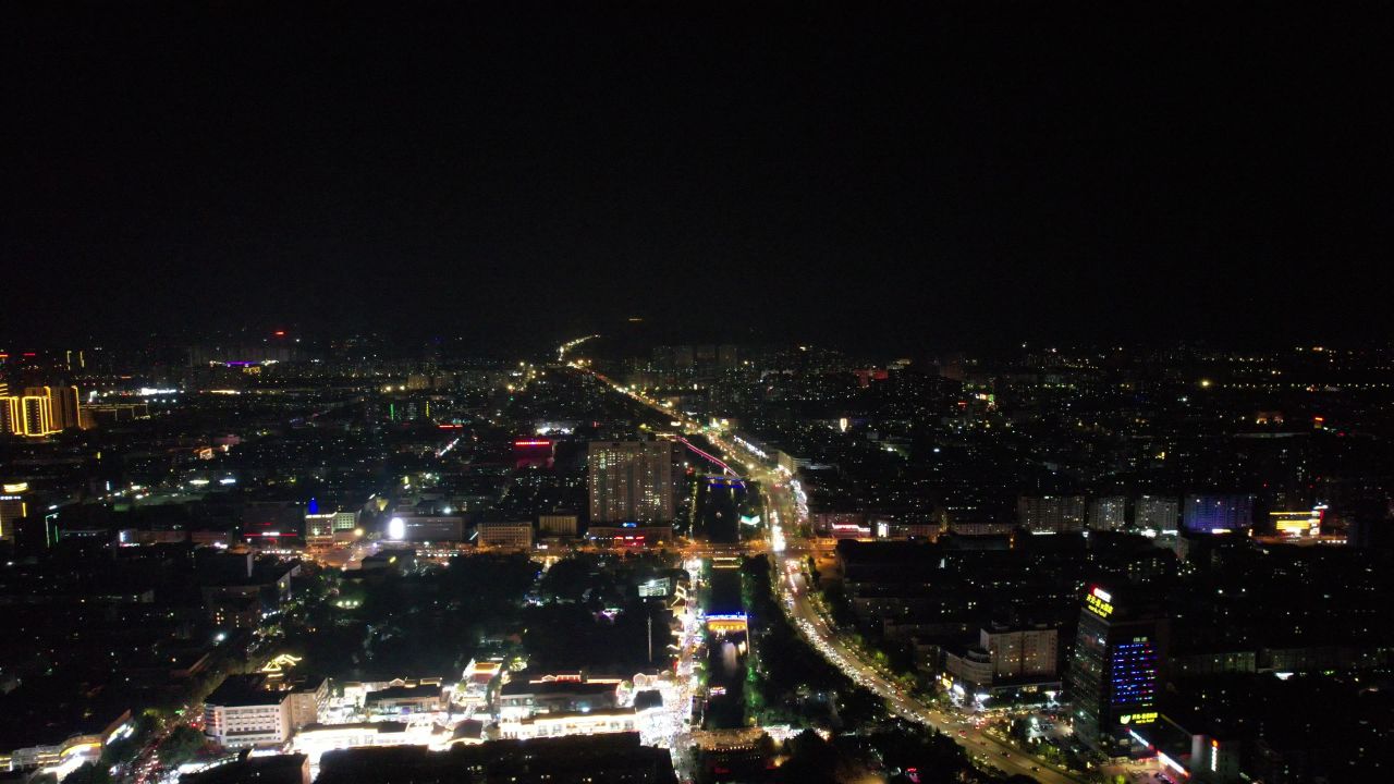 江苏连云港夜景步行街人流航拍