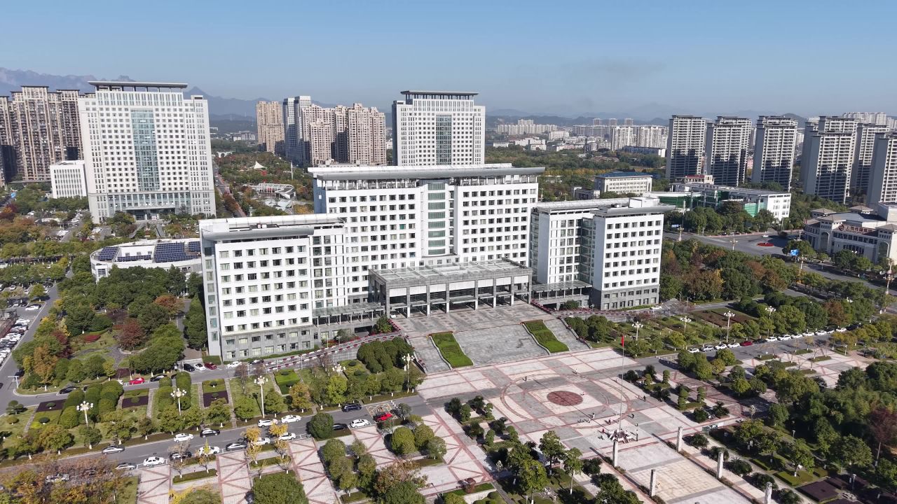 城市中心的宏伟建筑群