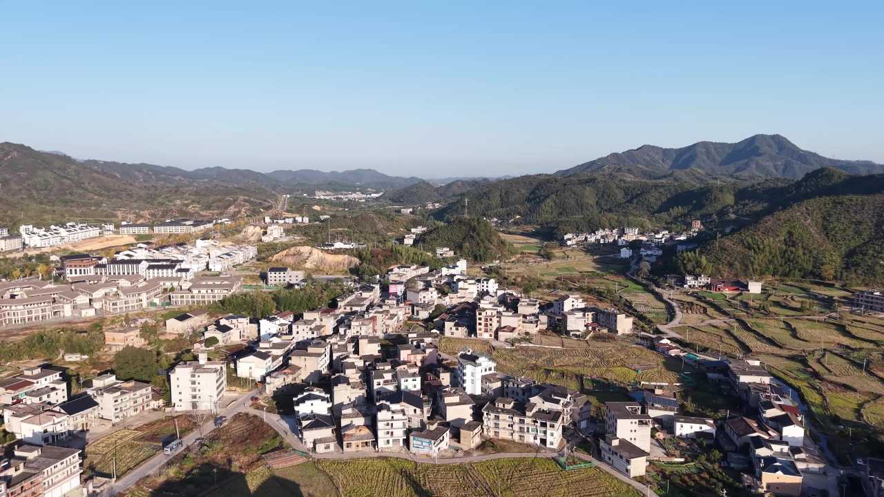 山间村落的宁静之美