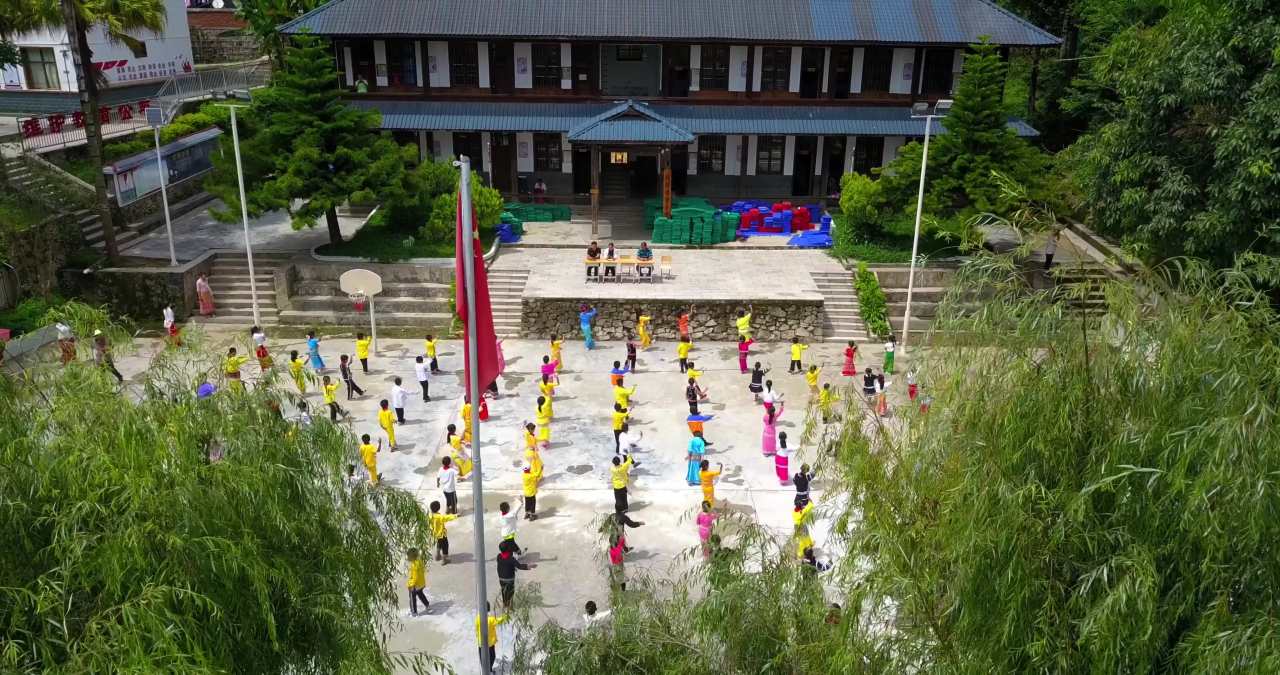 校园集体舞表演
