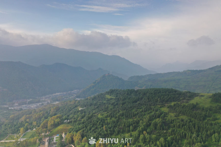 山间绿意
