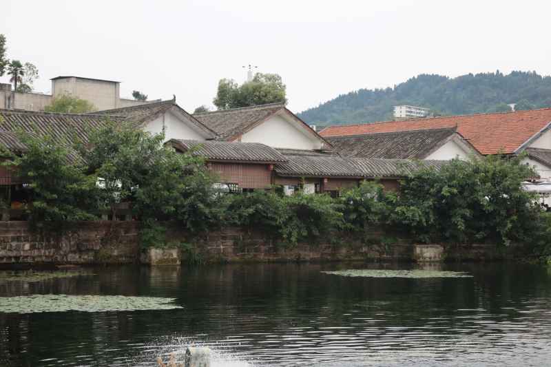河边