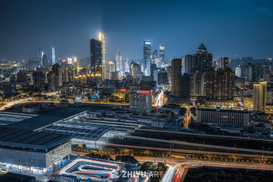 都市夜景：灯火辉煌的繁华