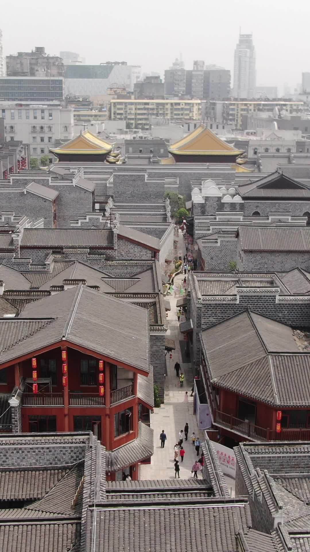 古城与现代的碰撞