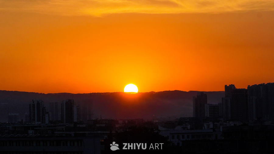 城市日落的宁静之美