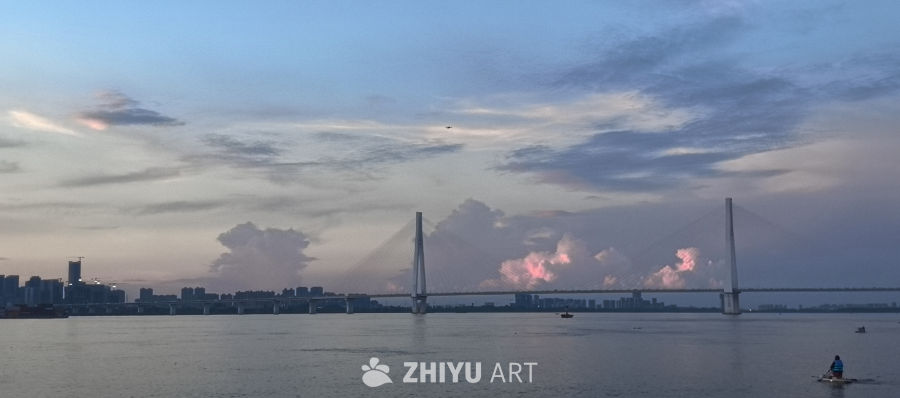 当天边逝去今年的最后一缕晚霞，来年愿你的心中仍有不灭的灯塔