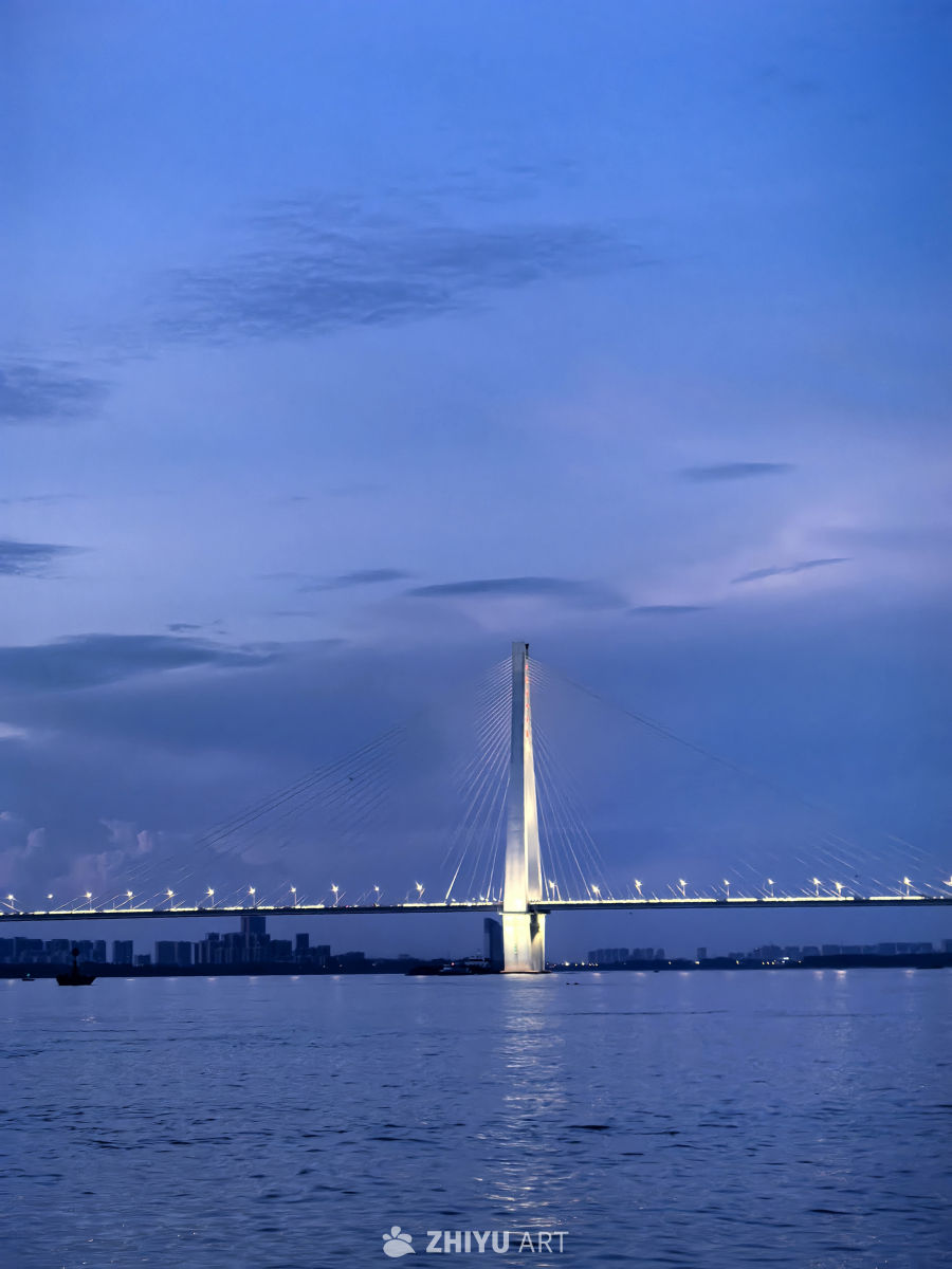 城市的天际线规律错落