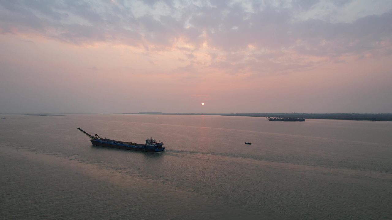 湖南岳阳洞庭湖像晚霞日落航拍 