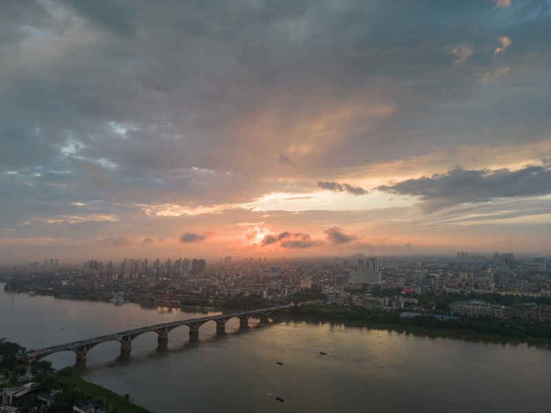 城市航拍晚霞