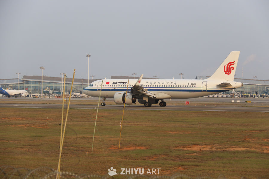 中国国际航空飞机准备起飞